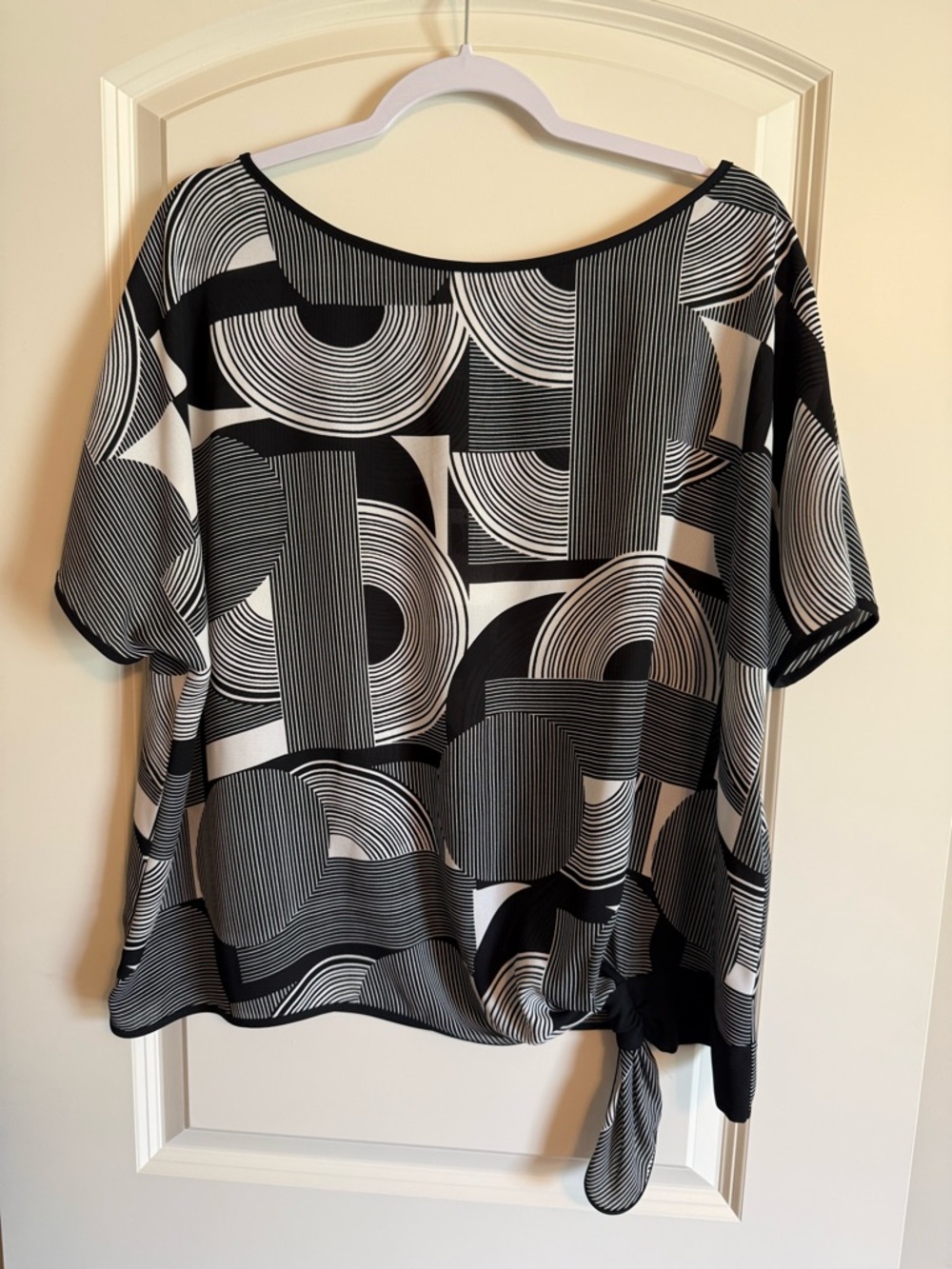 Joseph Ribkoff Black & White Geometric Print Blouse Size 16 NWT